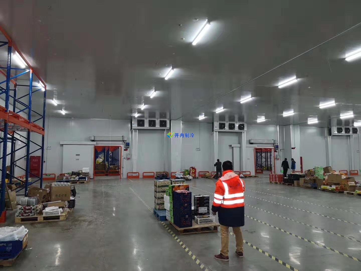 2300平的冷凍庫工程，包含所選擇的制冷設(shè)備多少錢